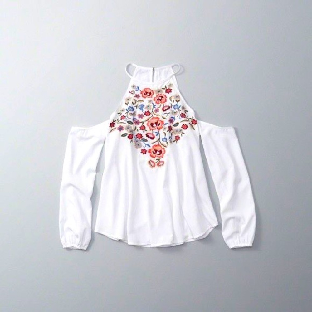 Abercrombie and Fitch White Floral Embroidered Cold Shoulder Top. Size M.